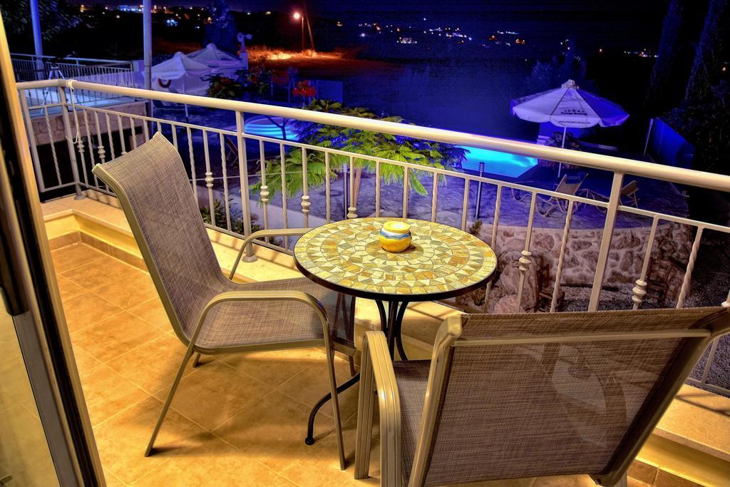 Dionysos Villa Peyia Extérieur photo